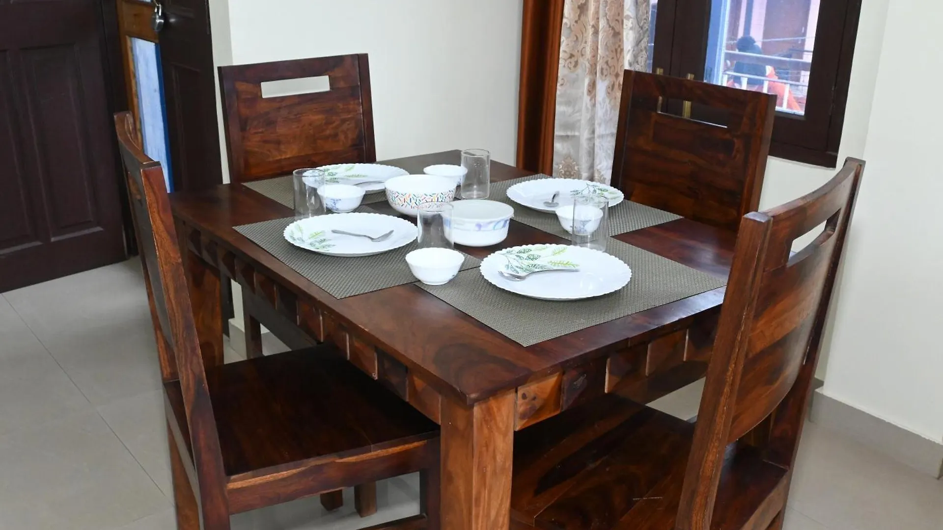 ベッド・アンド・ブレックファスト Om Niwas Homestay シムラー