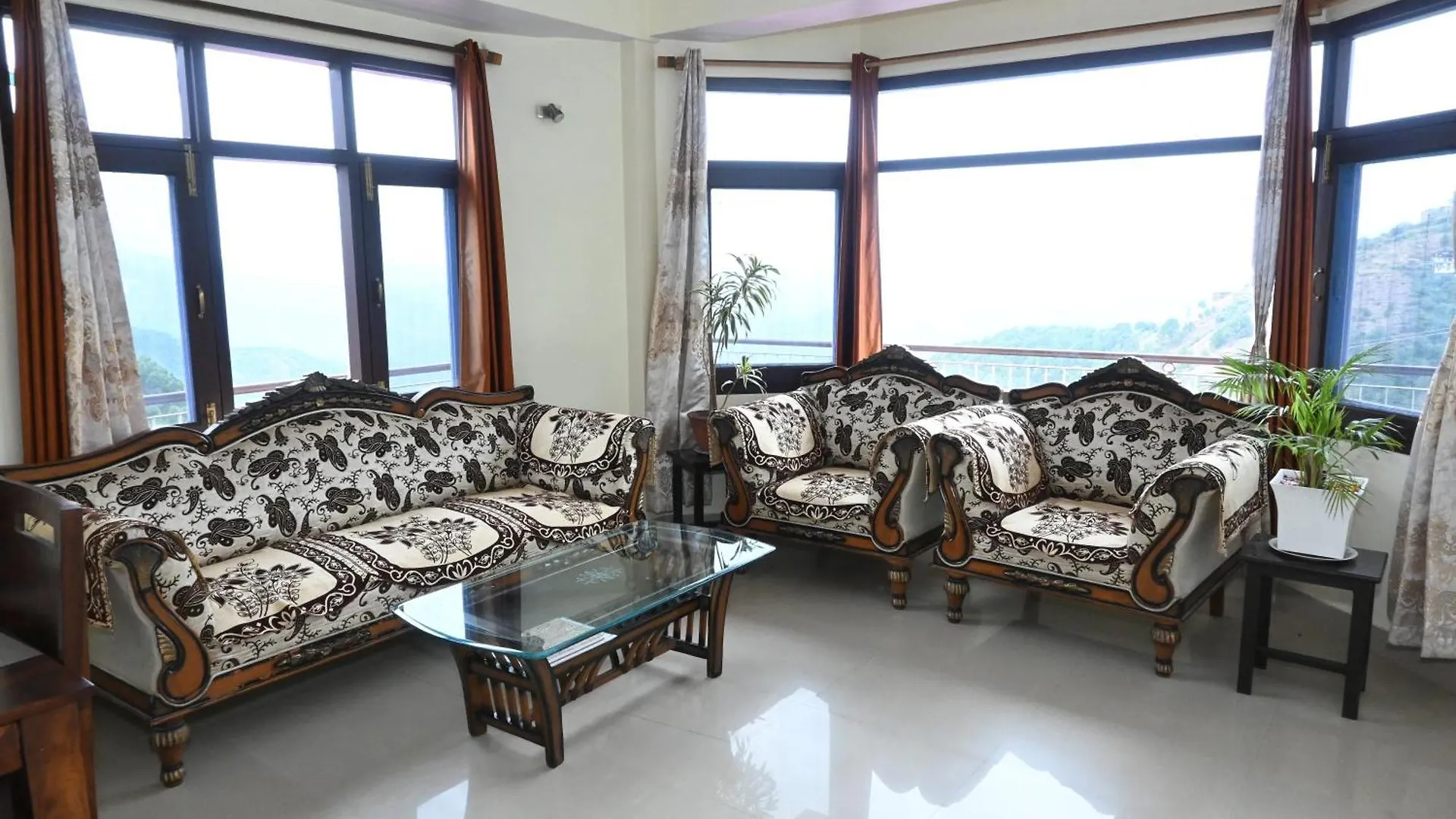 ベッド・アンド・ブレックファスト Om Niwas Homestay シムラー インド