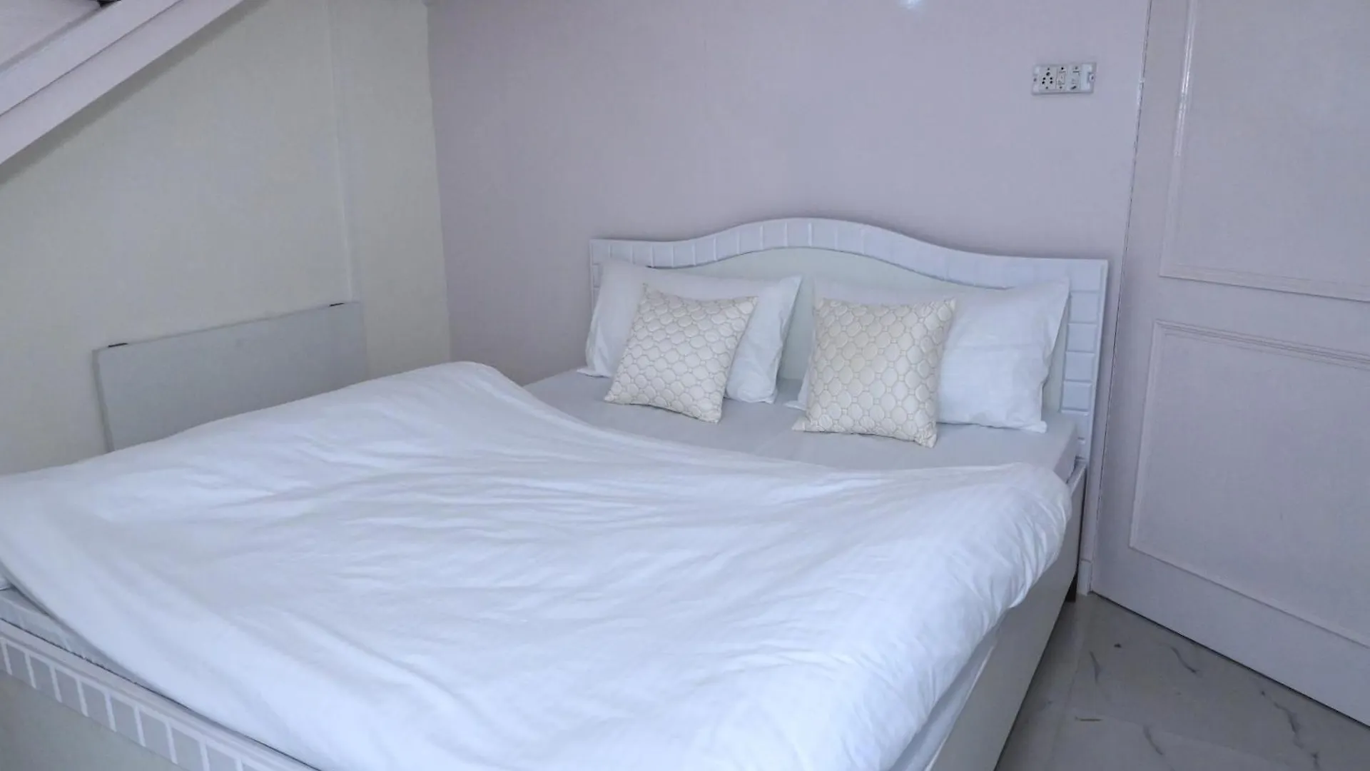 ベッド・アンド・ブレックファスト Om Niwas Homestay シムラー インド