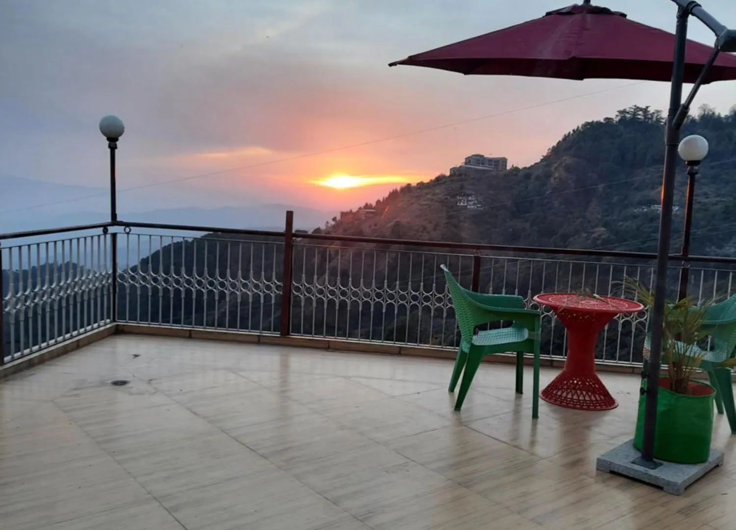 ベッド・アンド・ブレックファスト Om Niwas Homestay シムラー インド